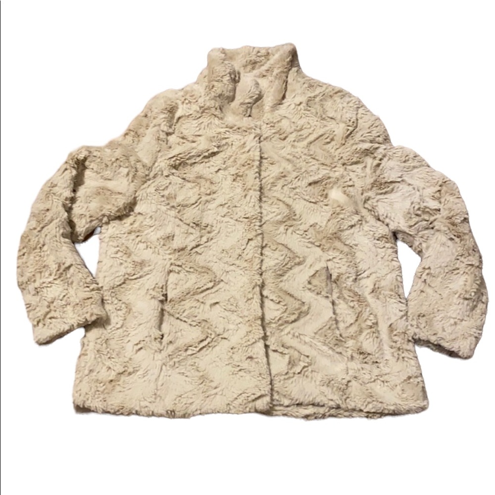 ESLEY Faux fur button up coat - Picture 8 of 12